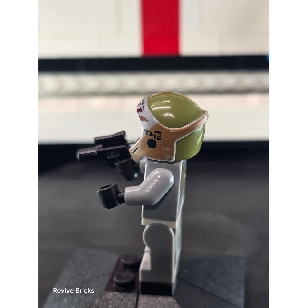 Star‎ Wars - sw0558 - Gray Squadron Pilot (Horton Salm)